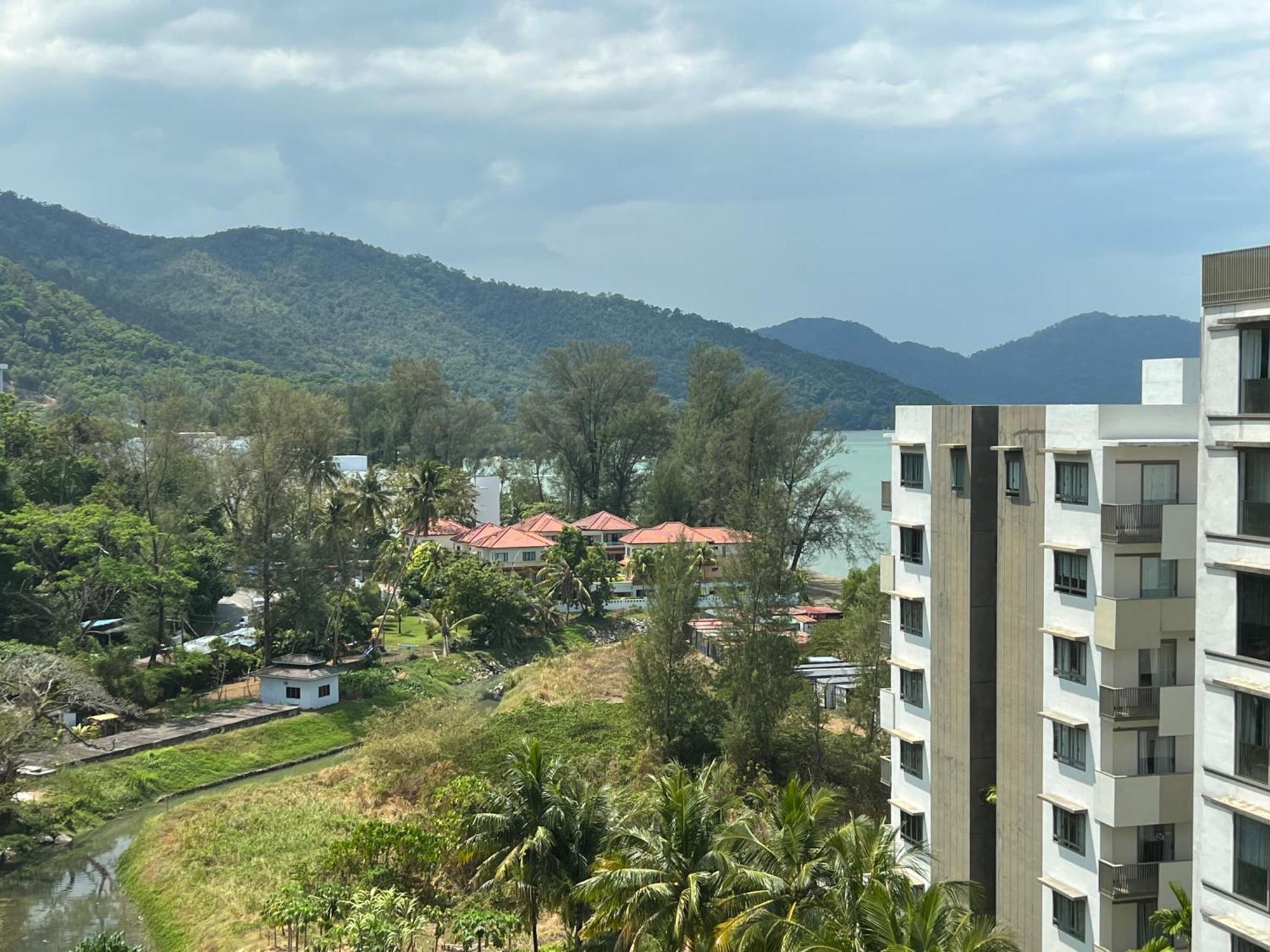 By The Sea @ Luxury Suites, Batu Ferringhi Exterior photo