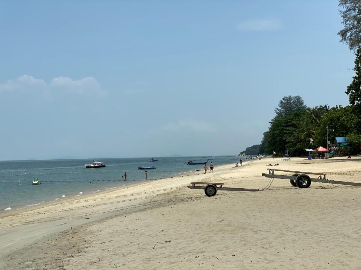 By The Sea @ Luxury Suites, Batu Ferringhi Exterior photo